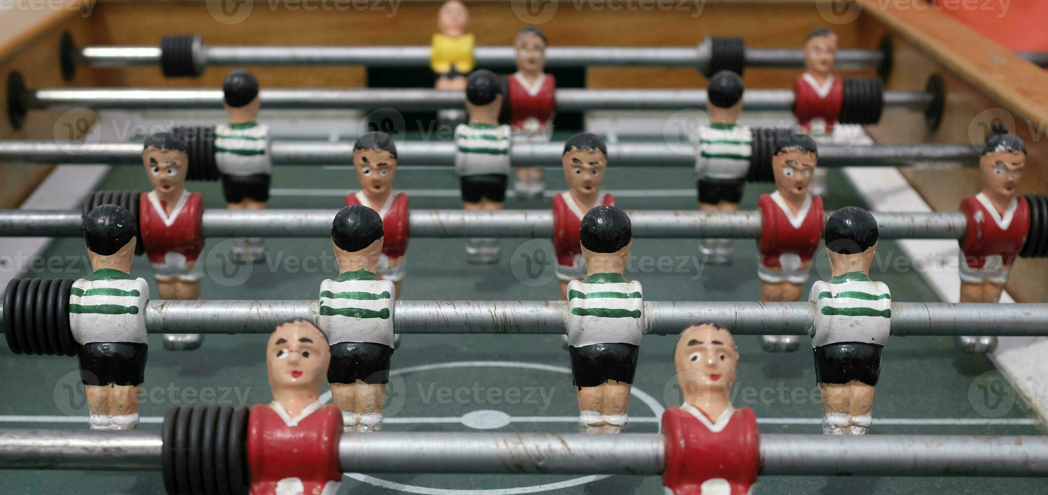 figurine su un' Vintage ▾ Foosball tavolo foto