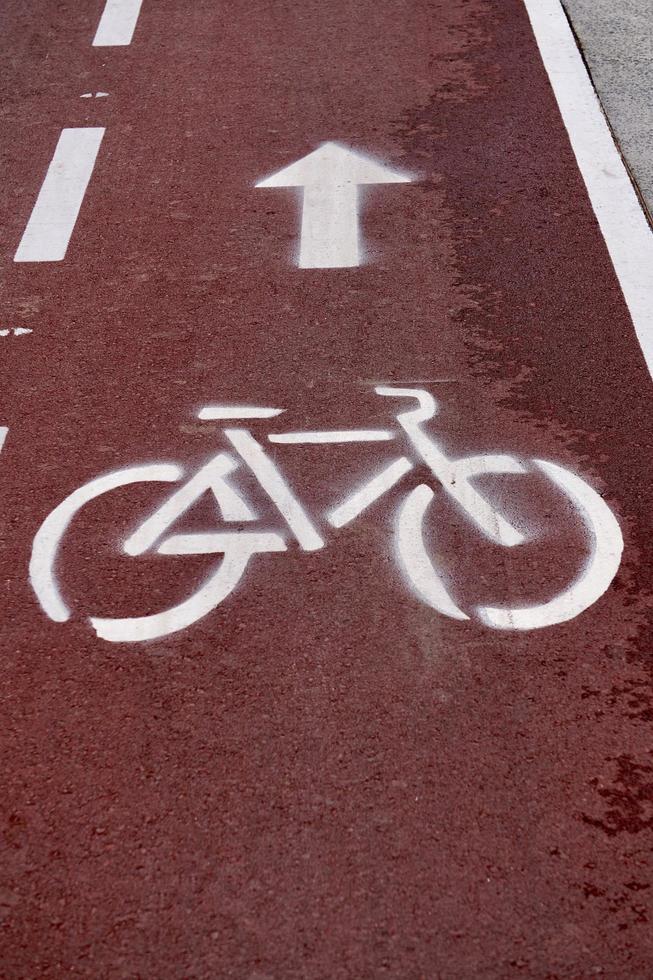 segnale stradale della bicicletta sulla strada foto
