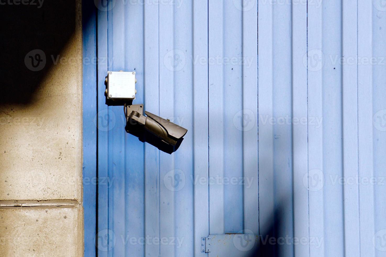 telecamera di sicurezza sul muro foto