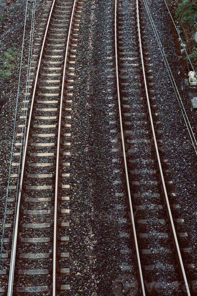 binario ferroviario del treno nella stazione foto