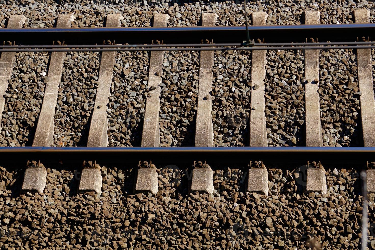 binario ferroviario del treno nella stazione foto