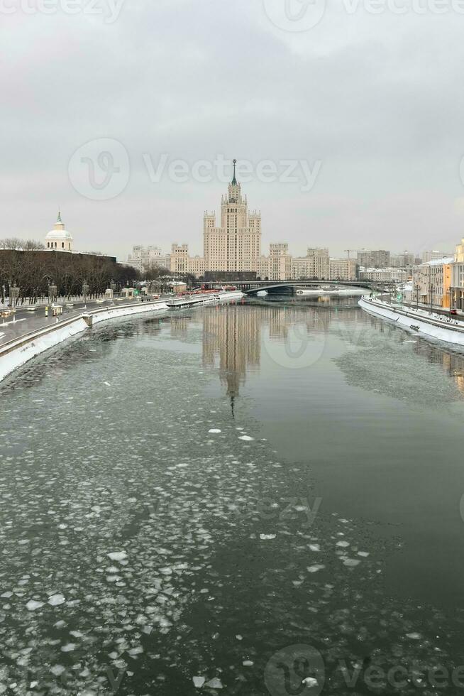 grattacielo su kotelnicheskaya argine foto