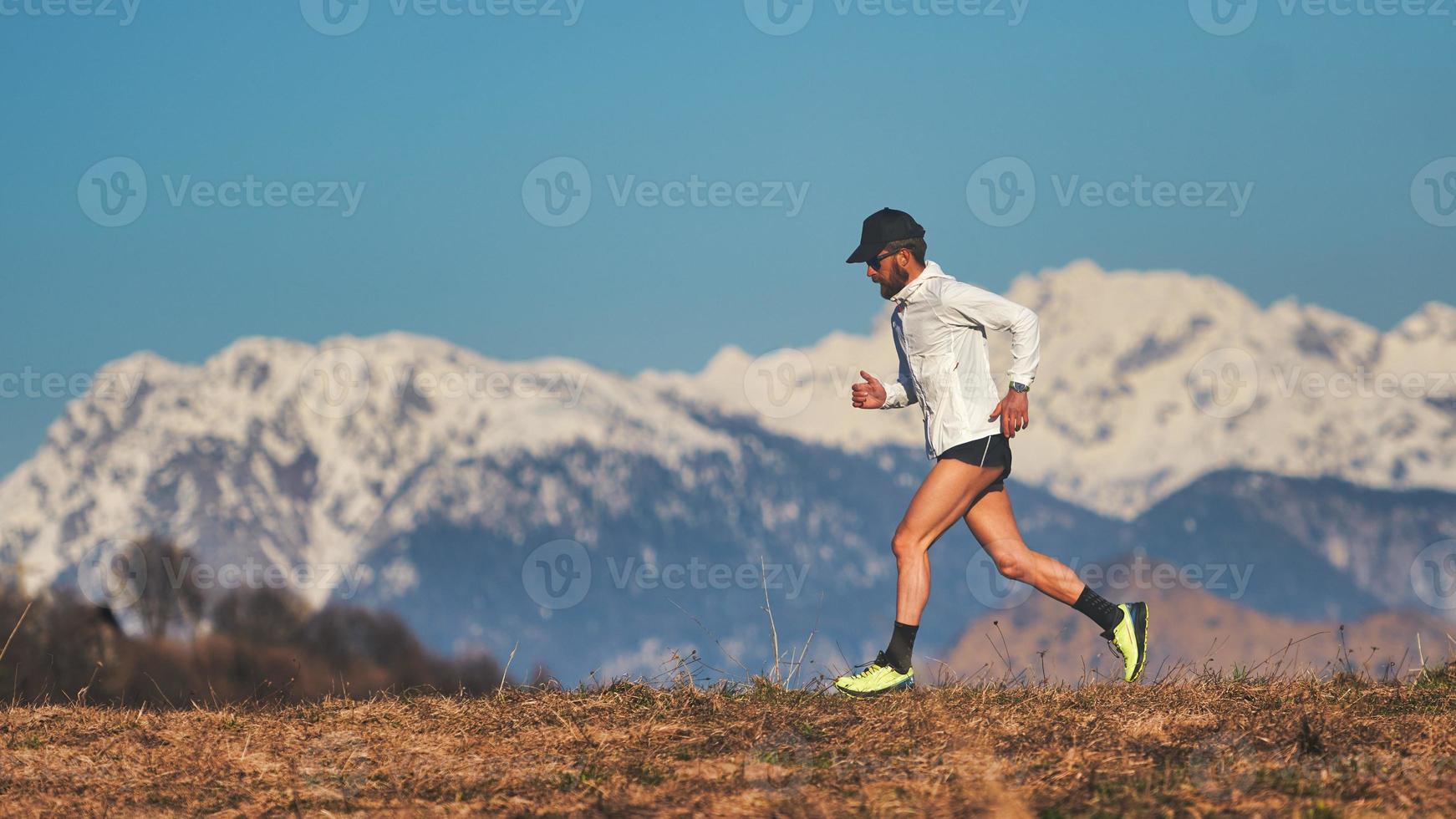 maratoneta si allena in quota per aumentare l'ematocrito foto