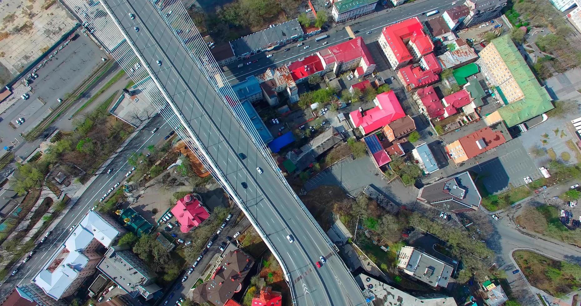 veduta aerea del paesaggio urbano con vista sul ponte d'oro foto