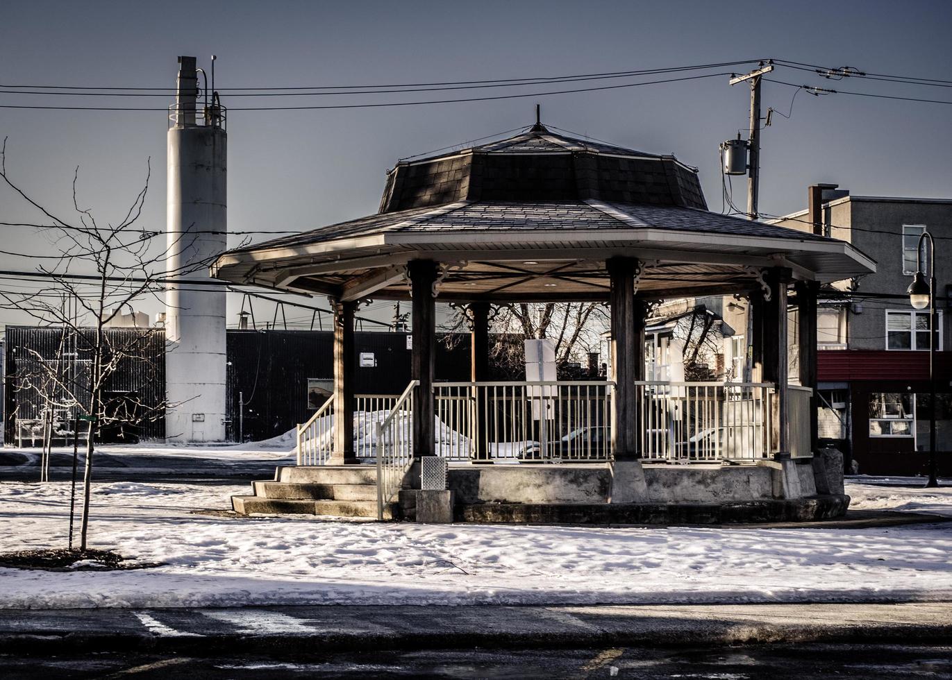 un padiglione in centro città foto