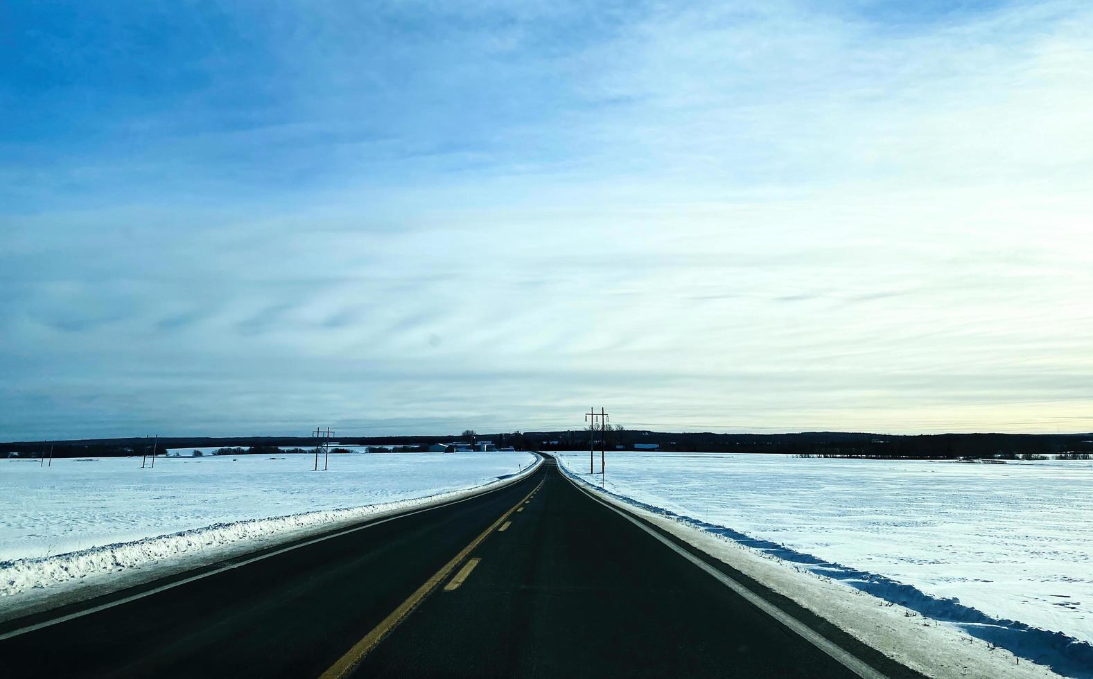 una strada infinita foto