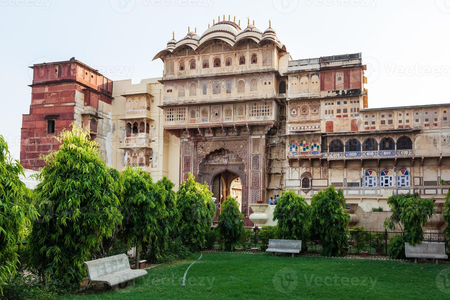 palazzo di città a karauli, rajasthan, india foto