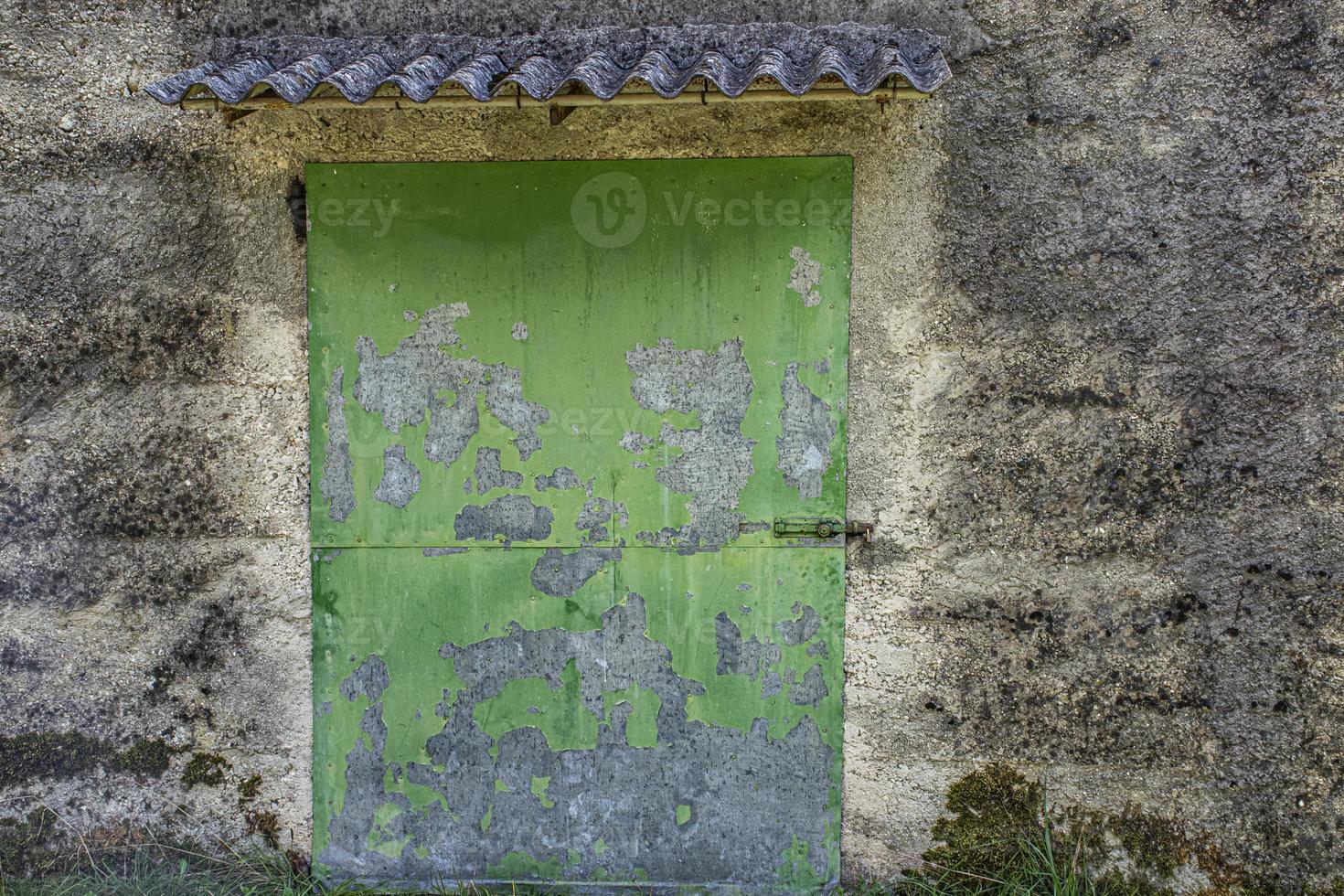 vecchia porta verde foto