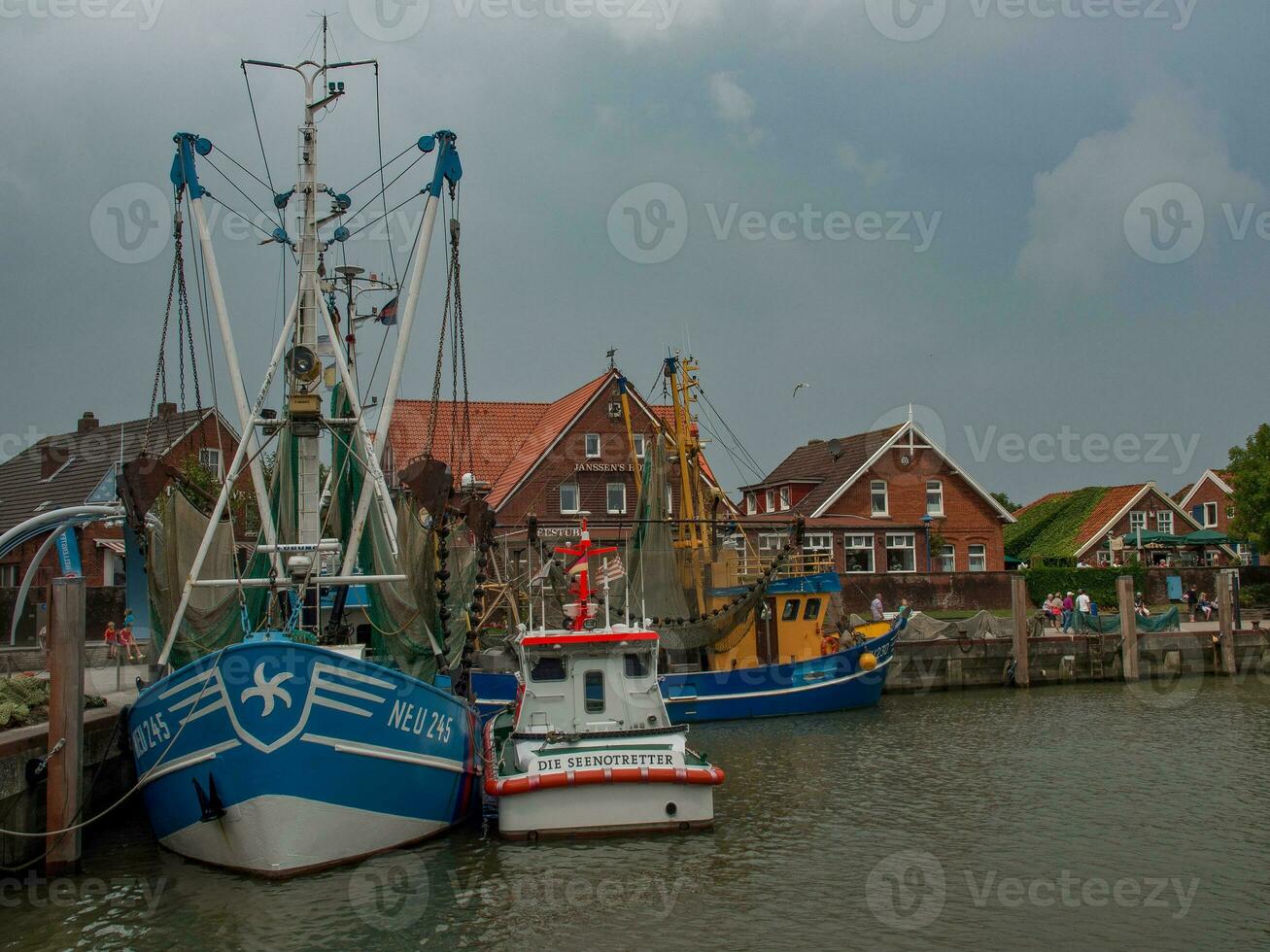 il porto di Neuharlingersiel foto