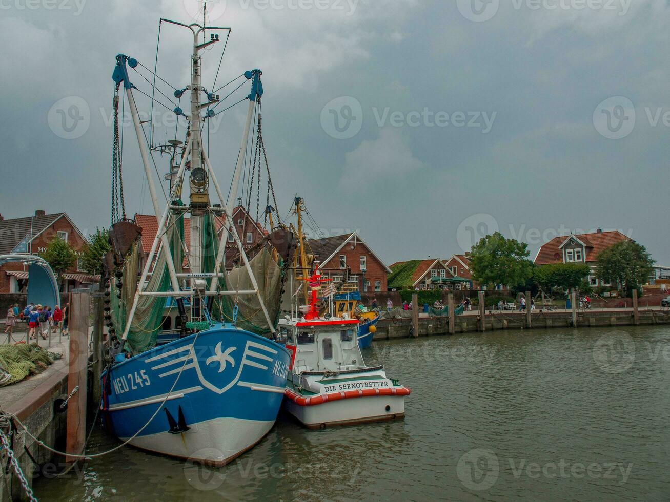 il porto di Neuharlingersiel foto