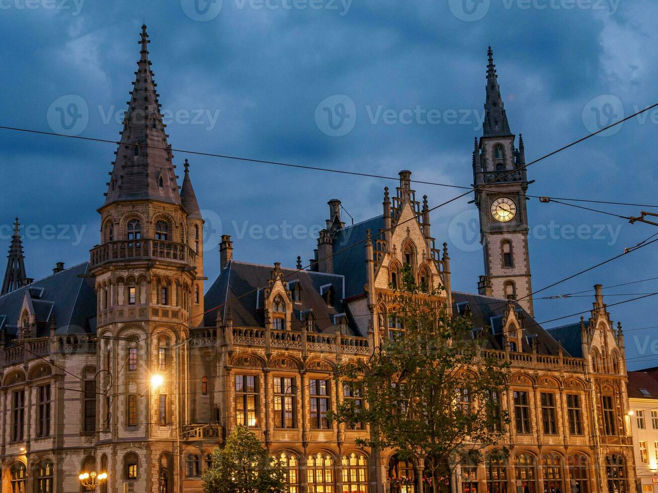 il città di gentiluomo nel Belgio a notte foto