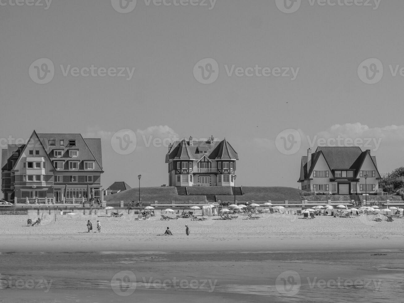 il spiaggia di de haan nel Belgio foto