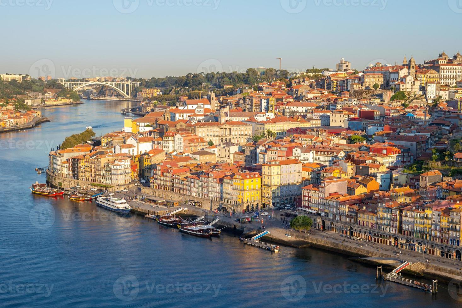 scenario di porto dal fiume douro in portogallo foto