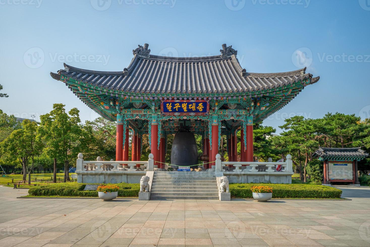 padiglione della campana nel parco commemorativo di gukchaebosang foto