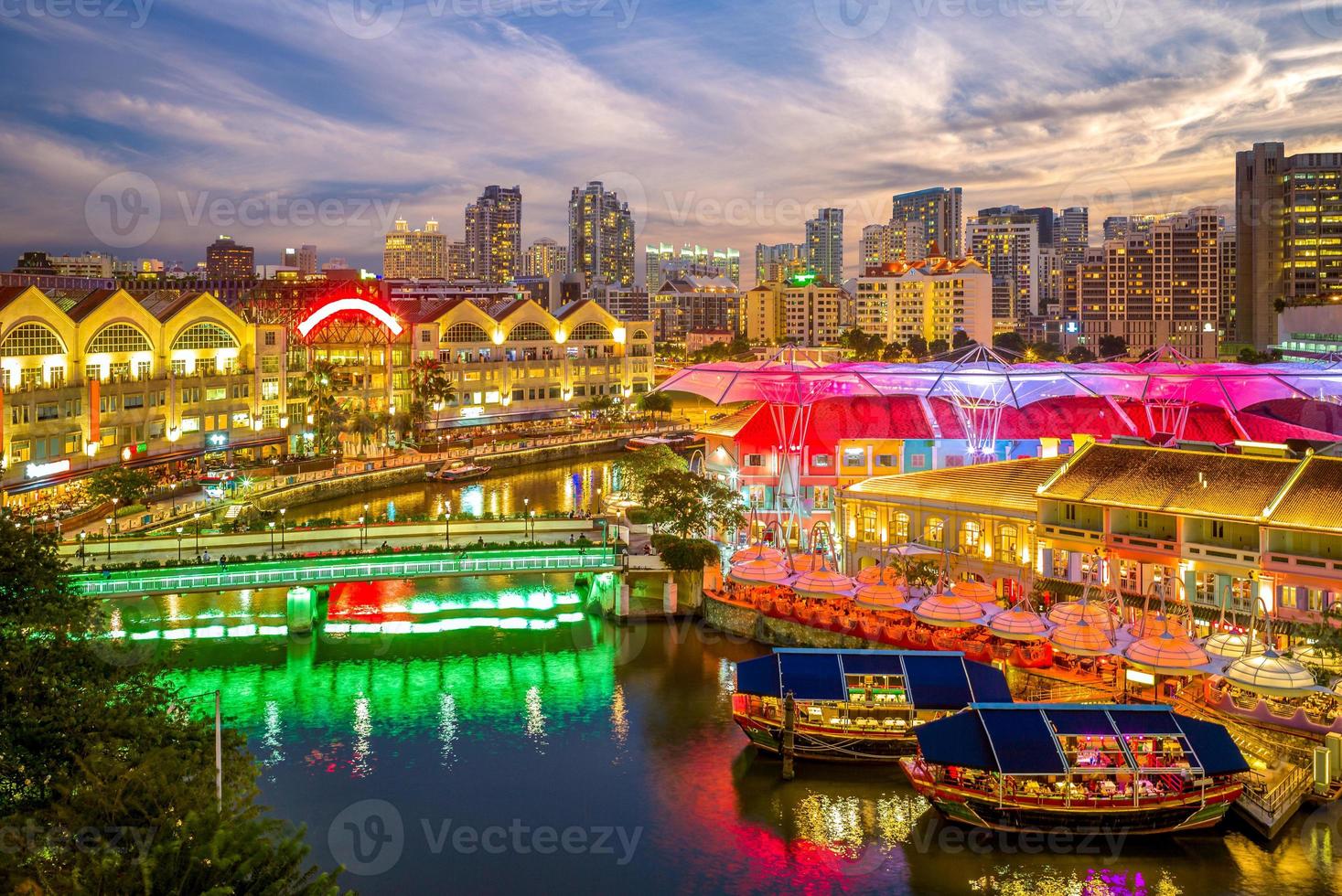 clarke quay a singapore di notte foto