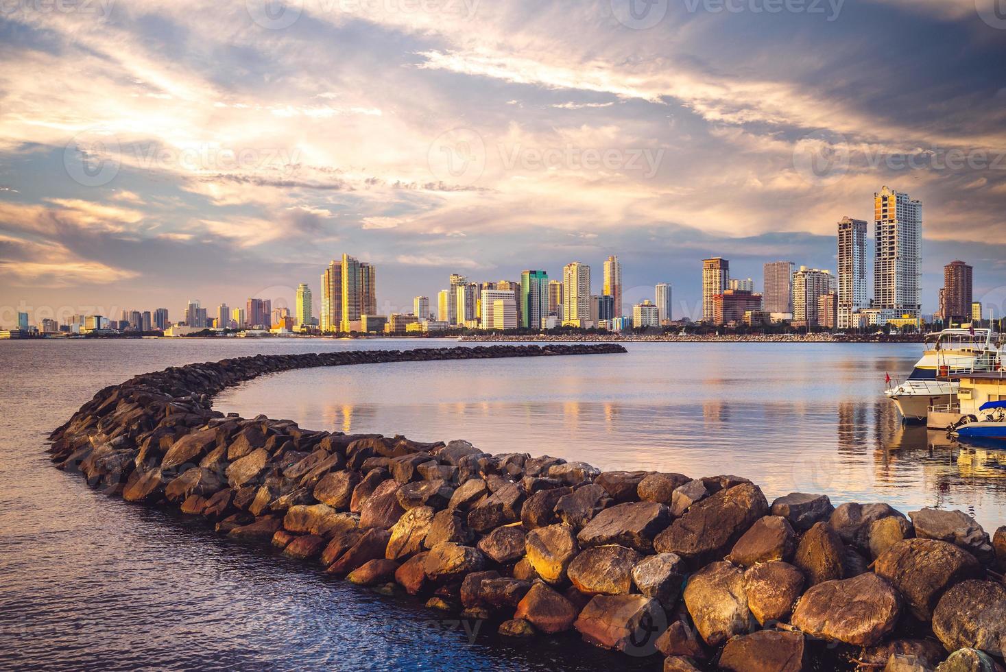 porto di manila nella baia di manila nelle filippine foto