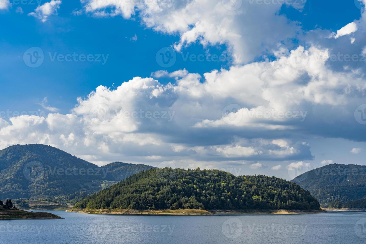 Lago zaovine in serbia foto