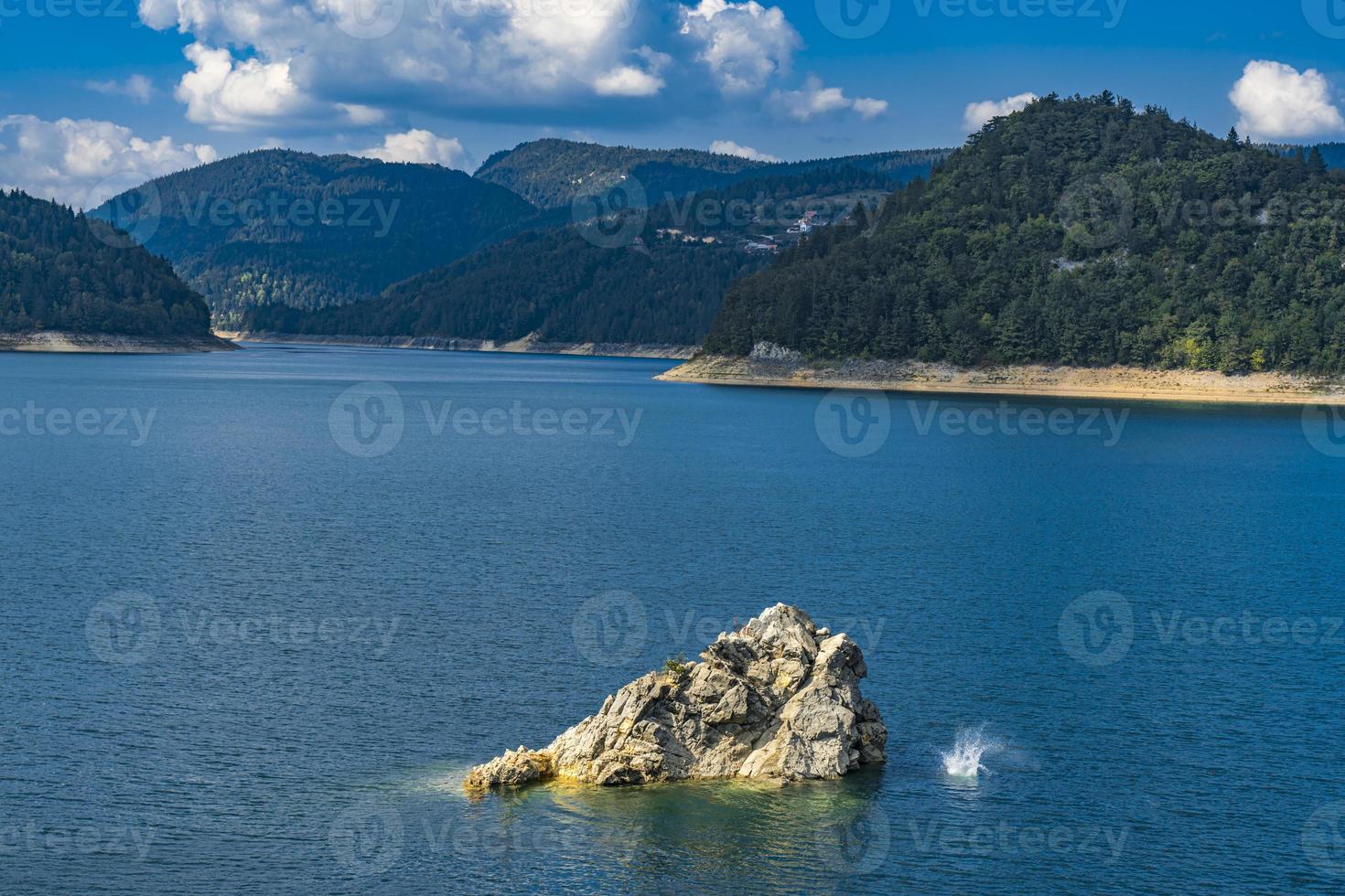 Lago zaovine in serbia foto