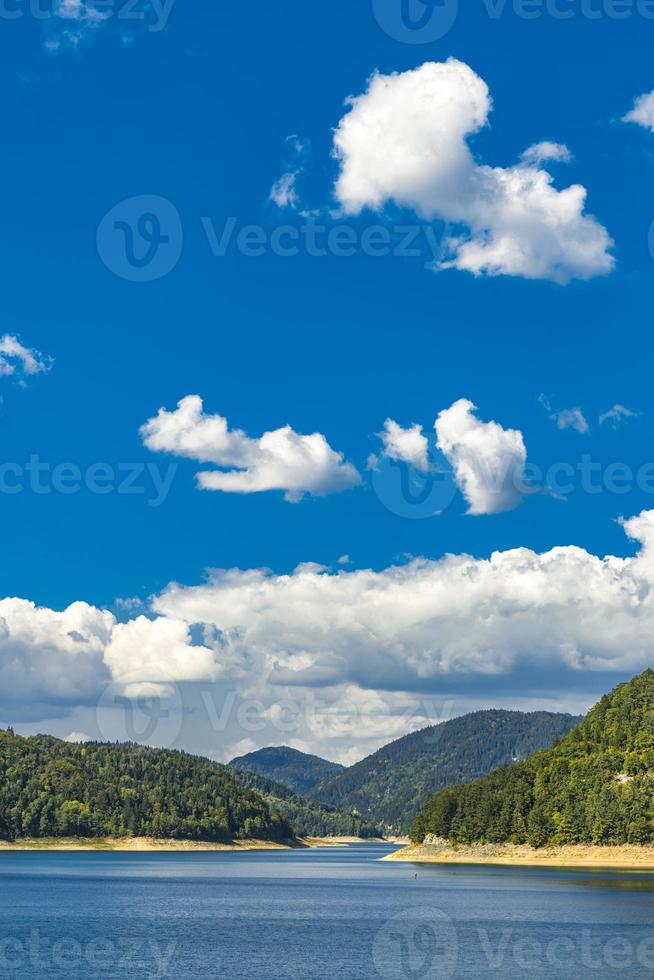 Lago zaovine in serbia foto