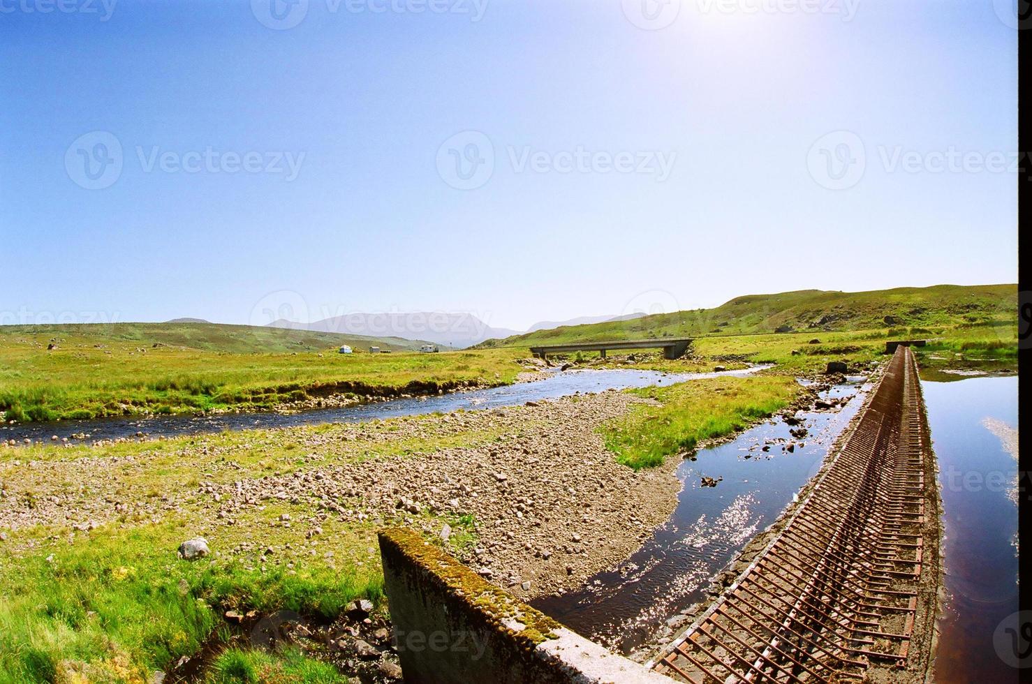 colline scozzesi e acqua foto