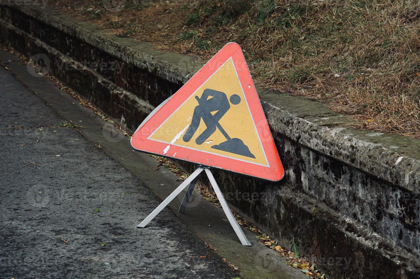 segnale stradale della zona di lavoro foto