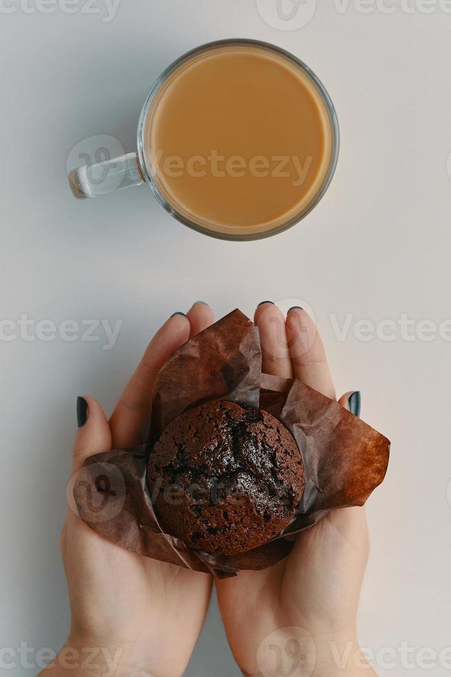 colazione mattutina sul tavolo bianco. foto