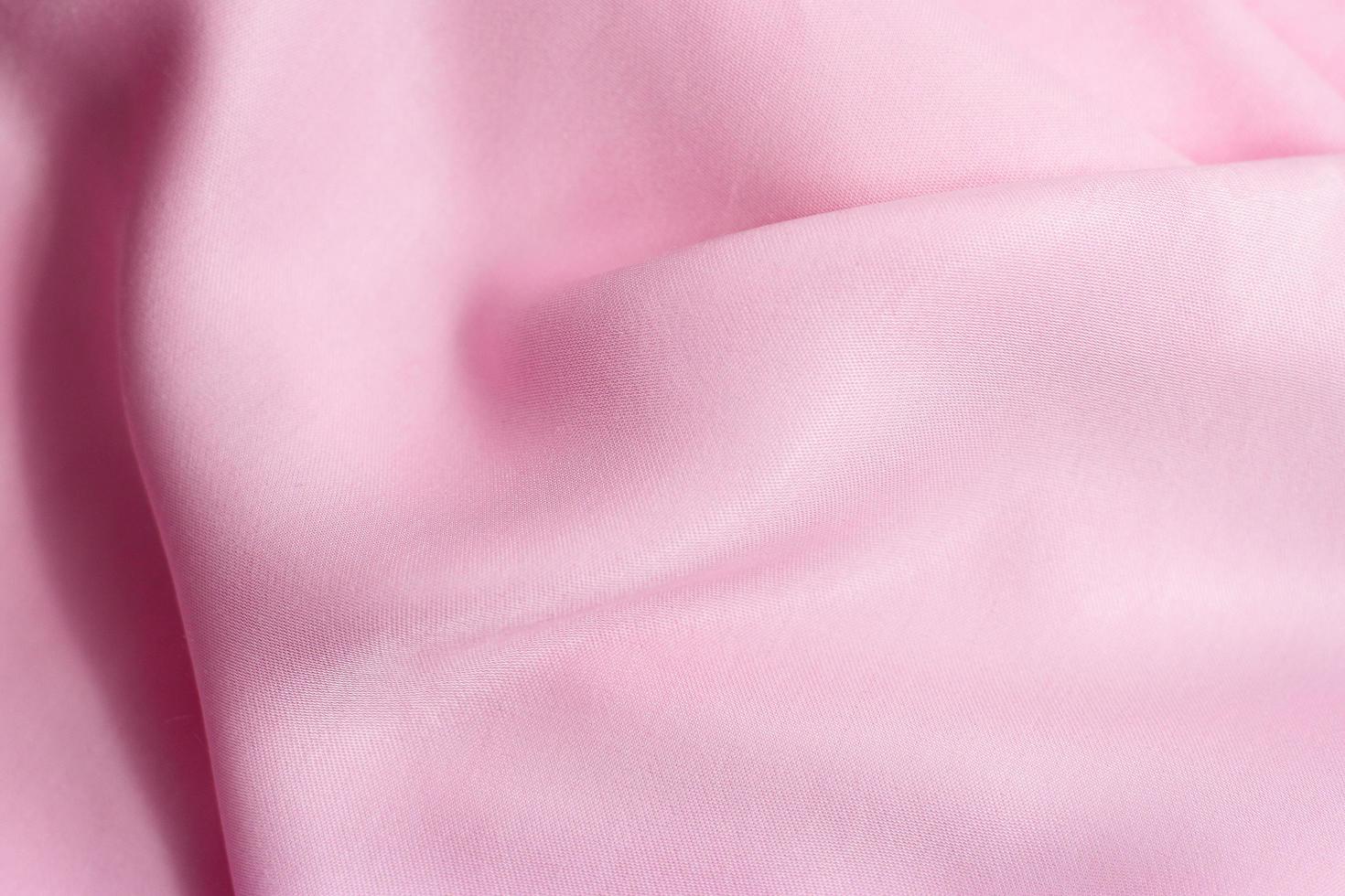 trama di materiale setoso rosa sfondo di seta rosa modello foto