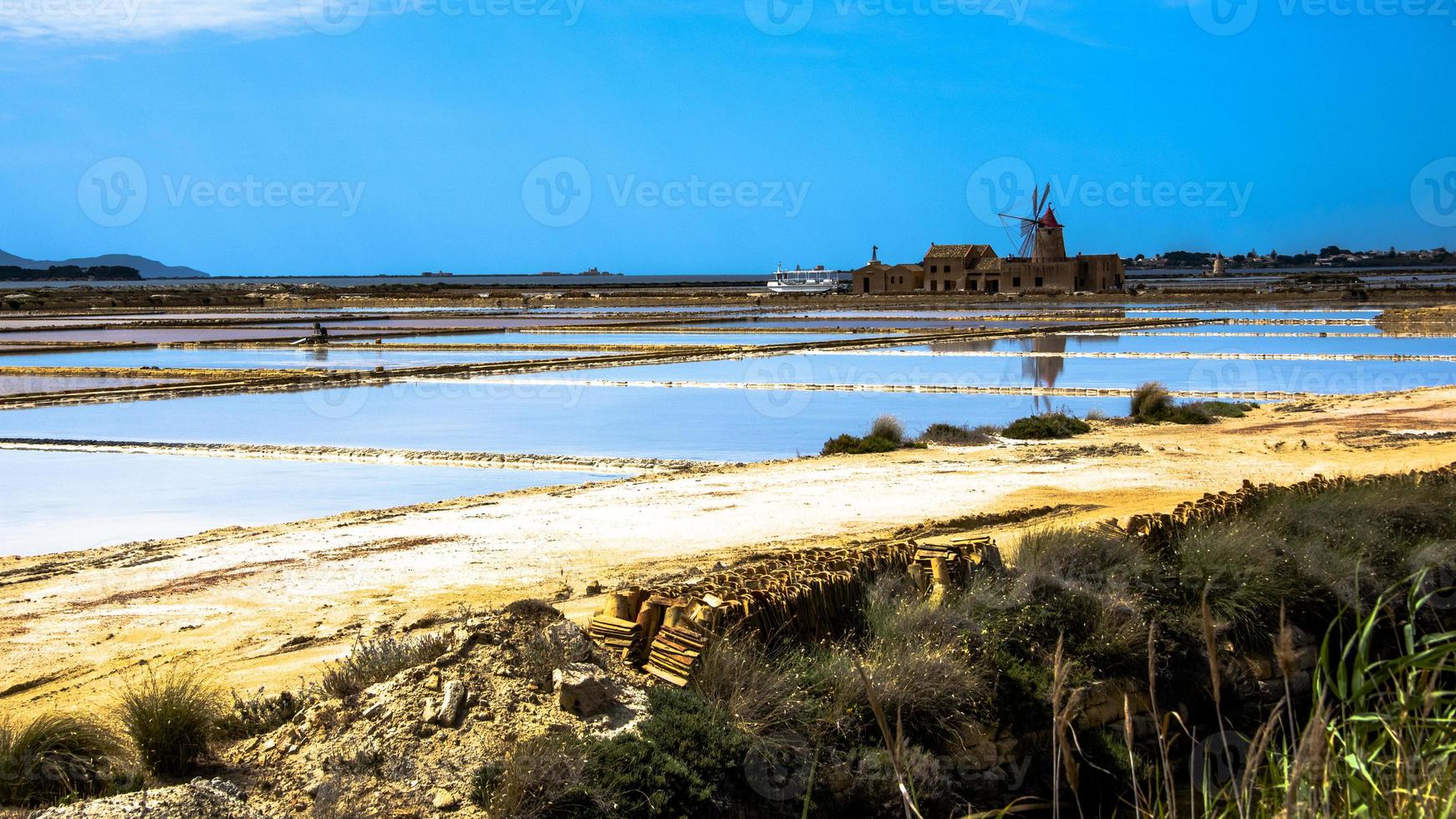 2021 05 29 mulini a vento marsala nelle saline 8 foto