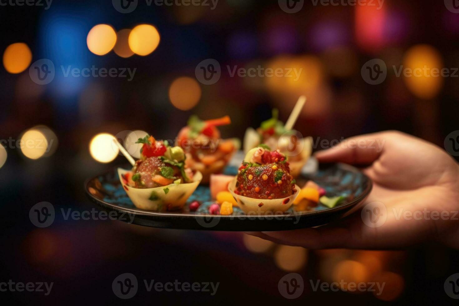 Cameriere trasporto piatti con carne piatto su alcuni festivo evento o festa. generativo ai foto