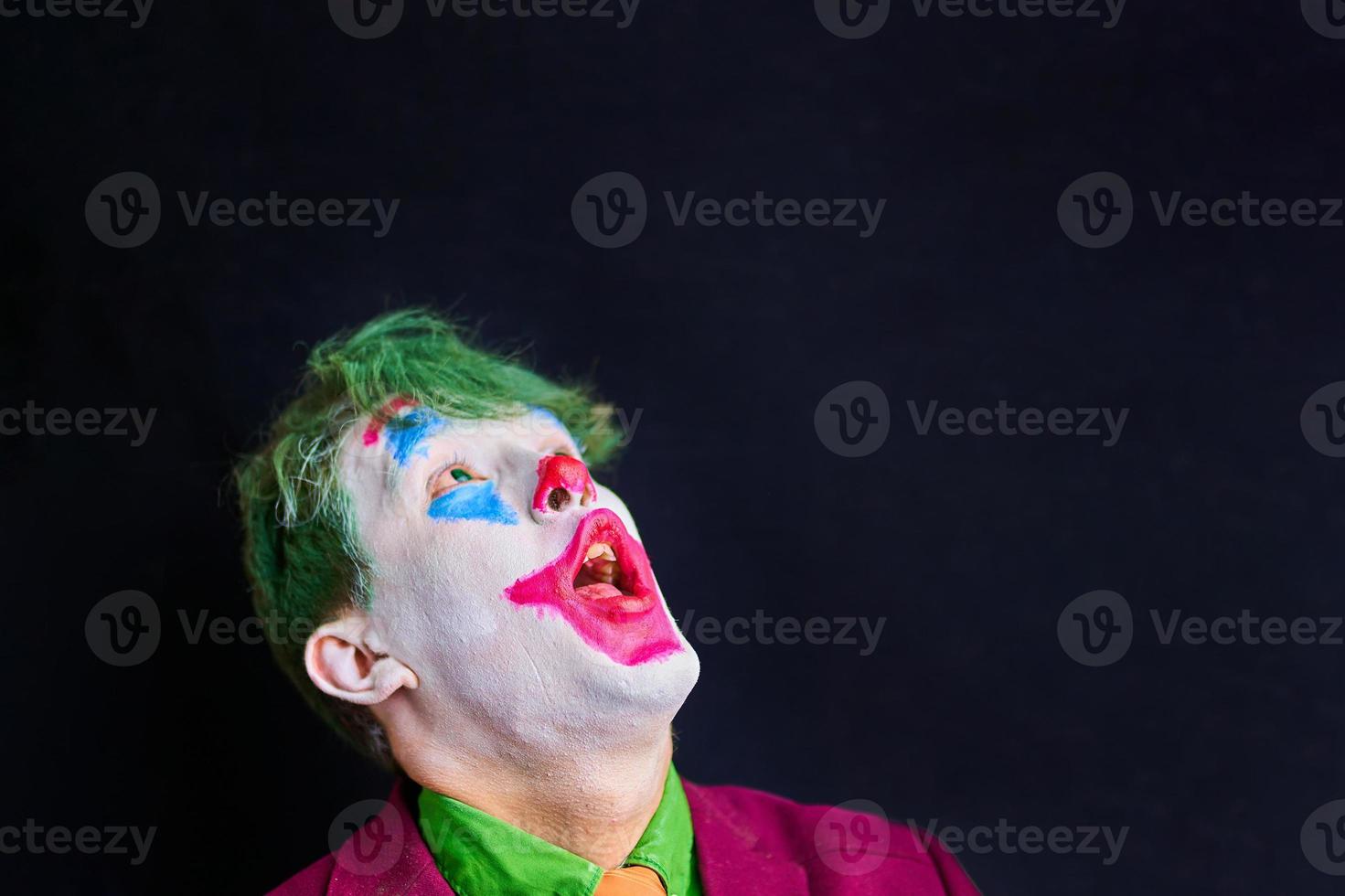 uomo con il trucco da clown foto