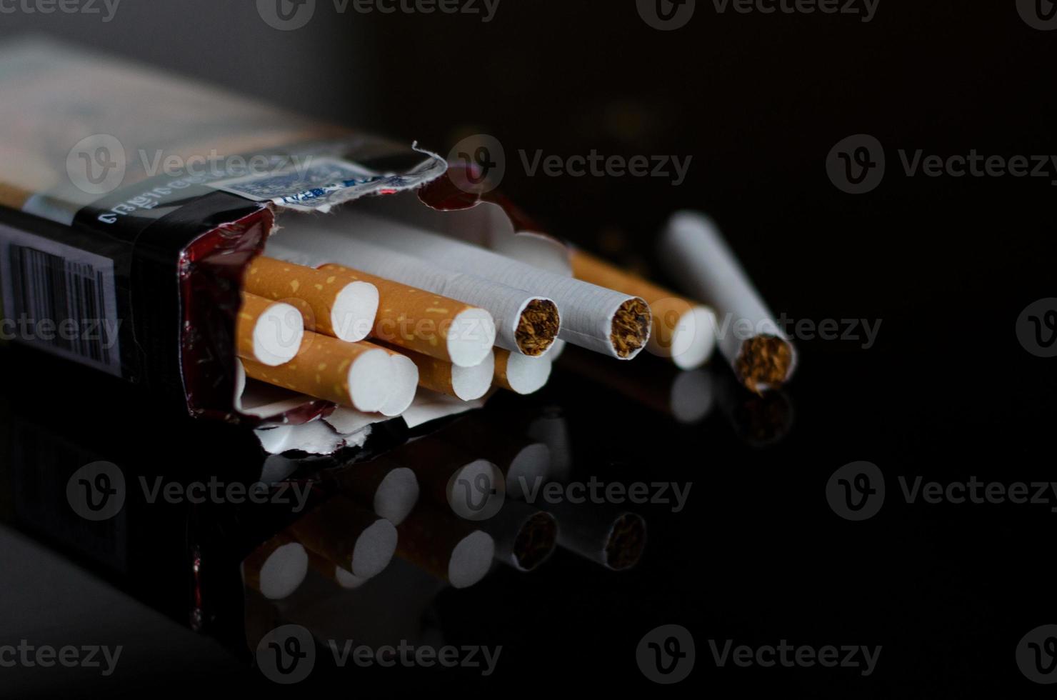 giornata mondiale senza tabacco uomini pausa sigaretta e manda una sigaretta foto
