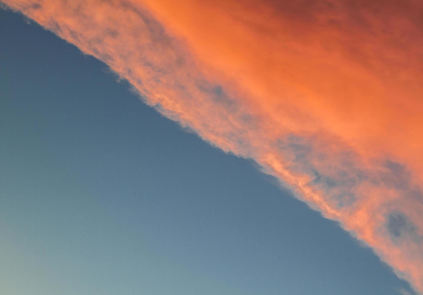 nuvole al tramonto sul cielo foto