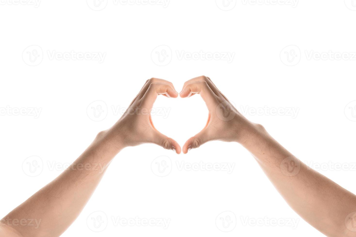l'uomo tiene un gesto della mano a forma di cuore. isolato su sfondo bianco. foto