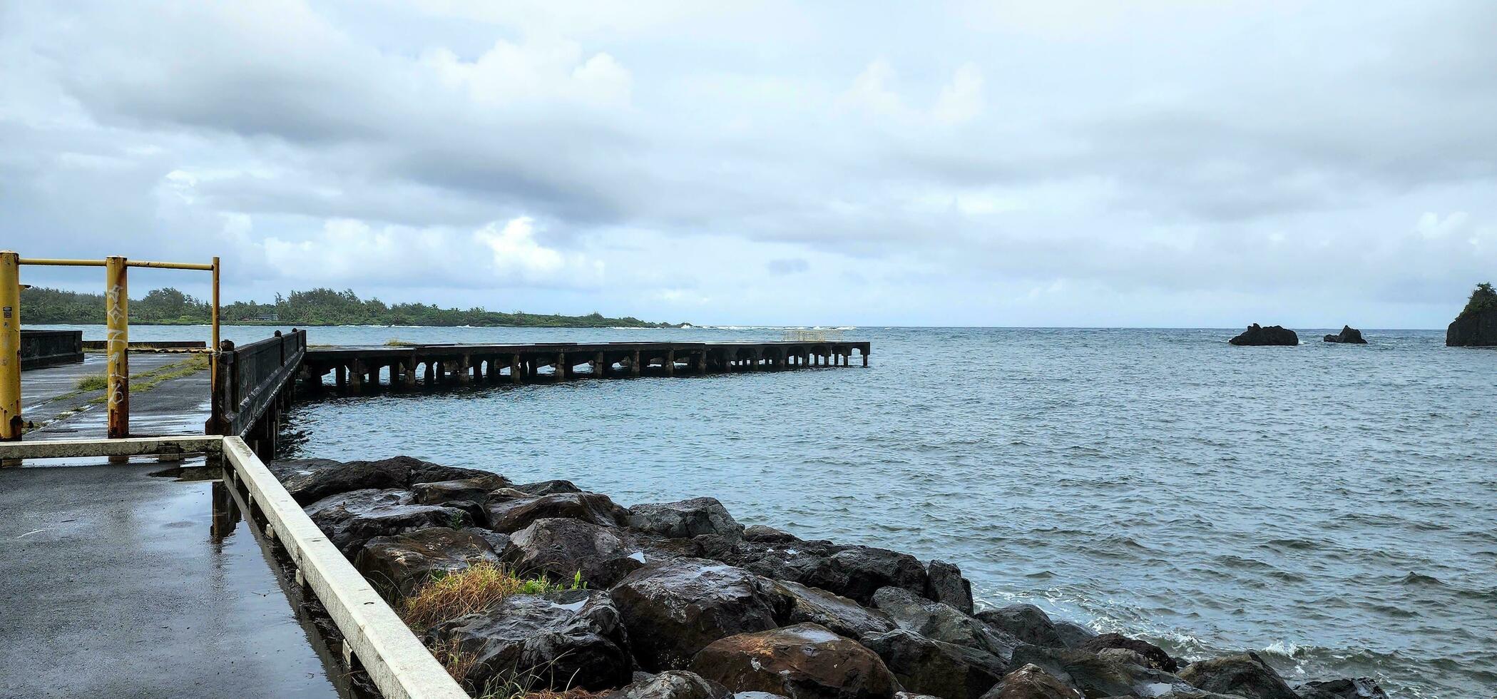 molo su in il oceano foto