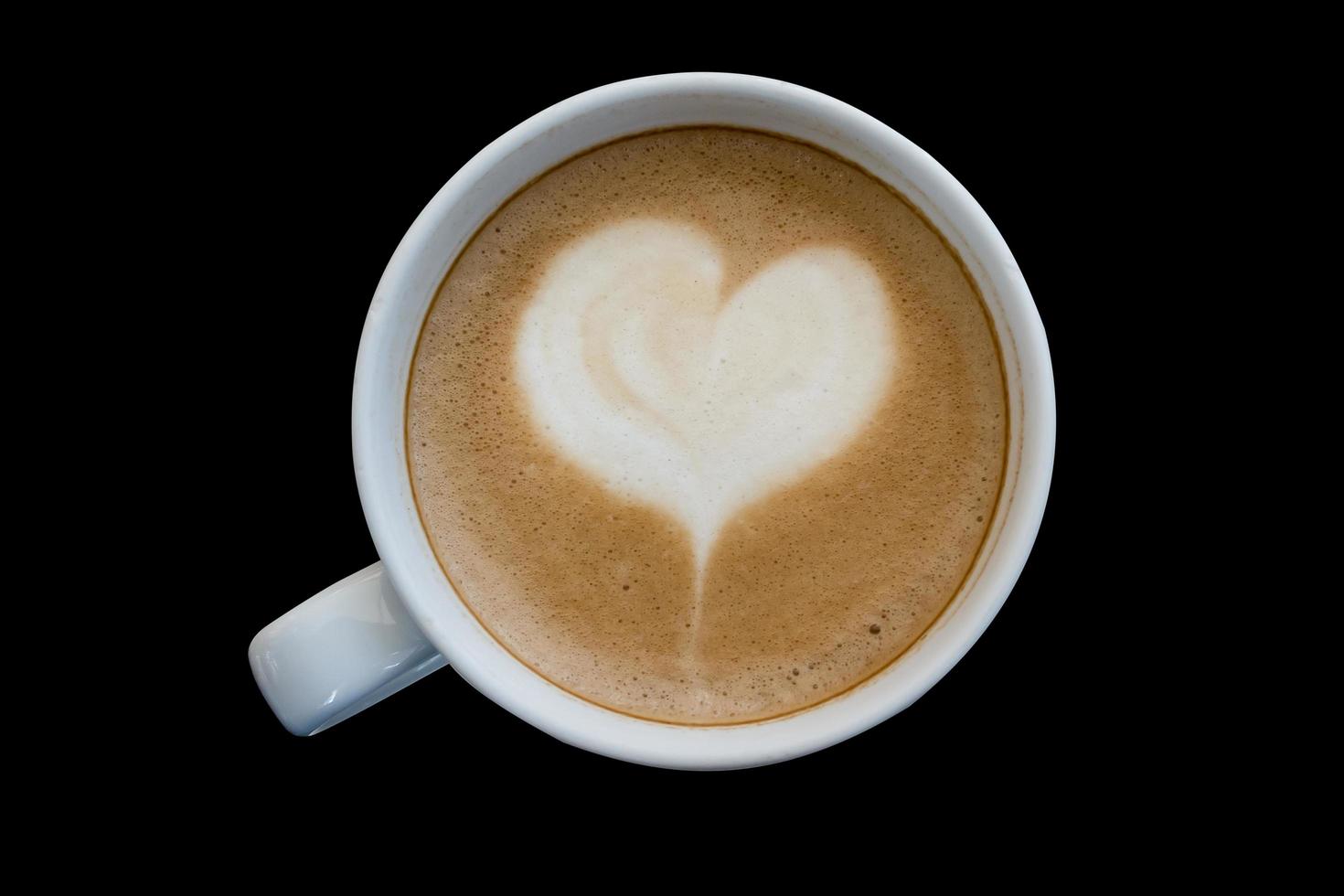 vista dall'alto della tazza di caffè latte isolata su nero foto