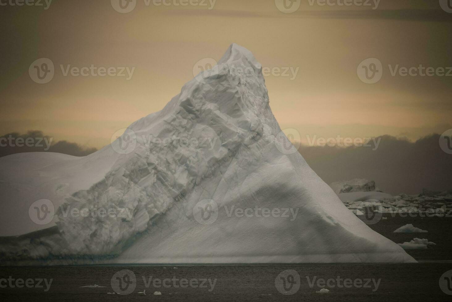 iceberg, ghiaccio, selvaggio congelato paesaggio, Antartide foto