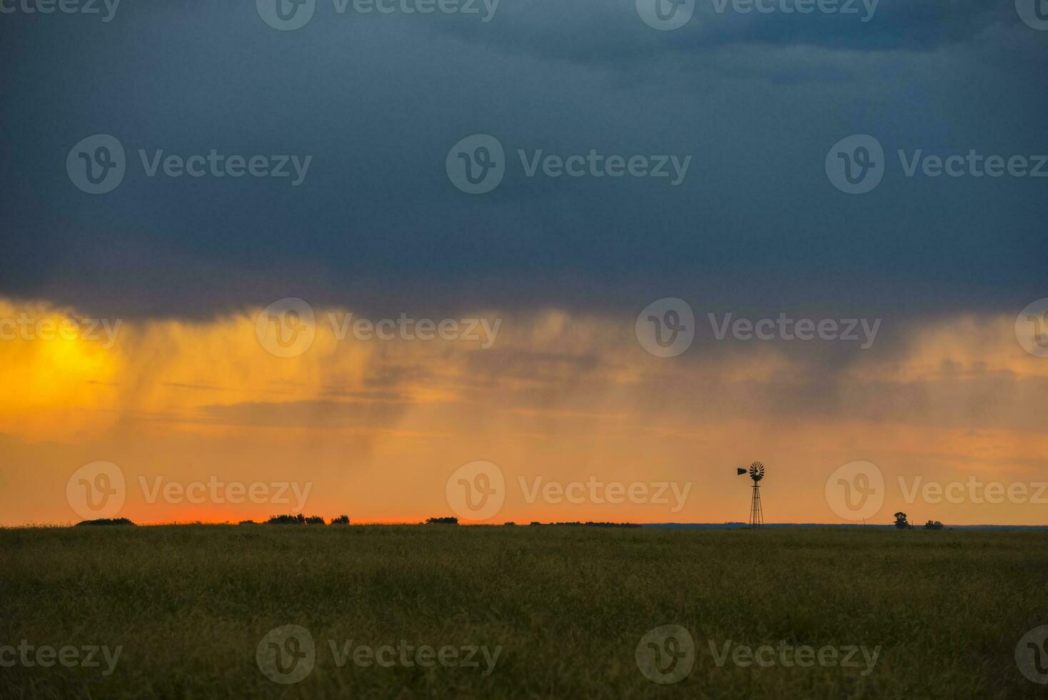 tempesta nel rurale paesaggio, la pampa Provincia, patagonia, argentina. foto