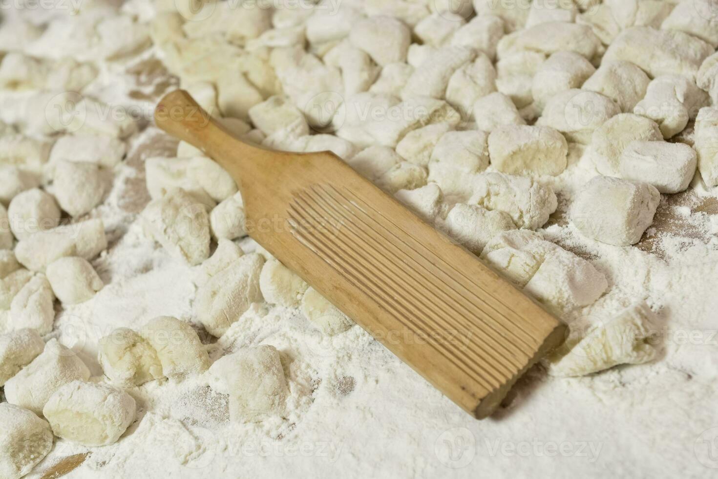 Impasto di fatto a mano Gnocchi e cucinando elementi foto