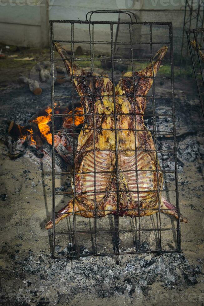 agnello allo spiedo foto