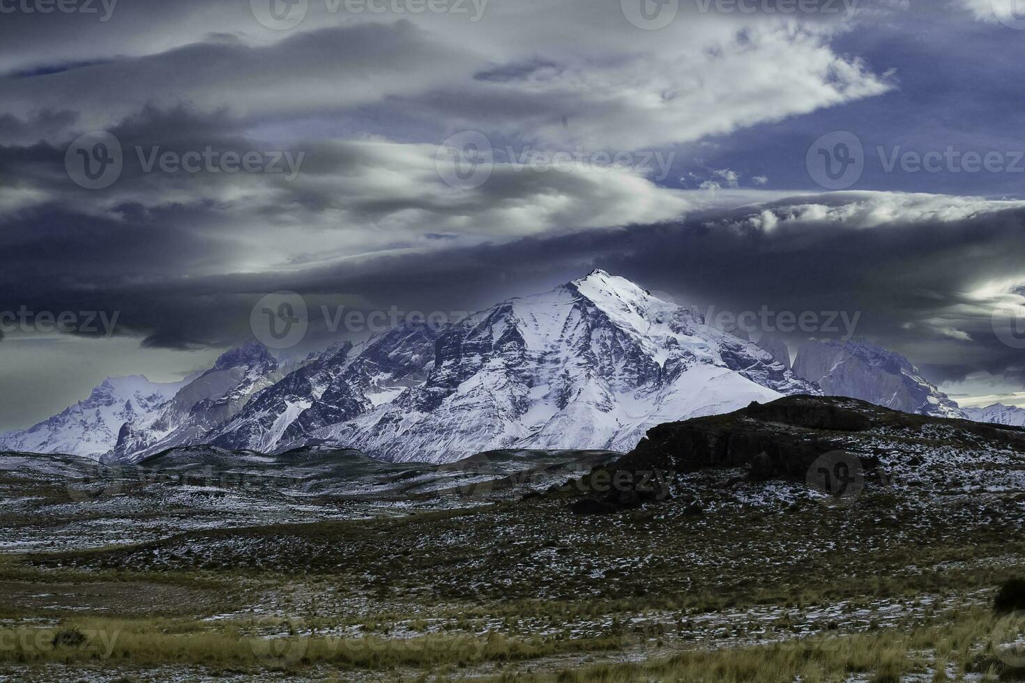 montagna paesaggio ambiente, torres del paine nazionale parco, patagonia, chile. foto