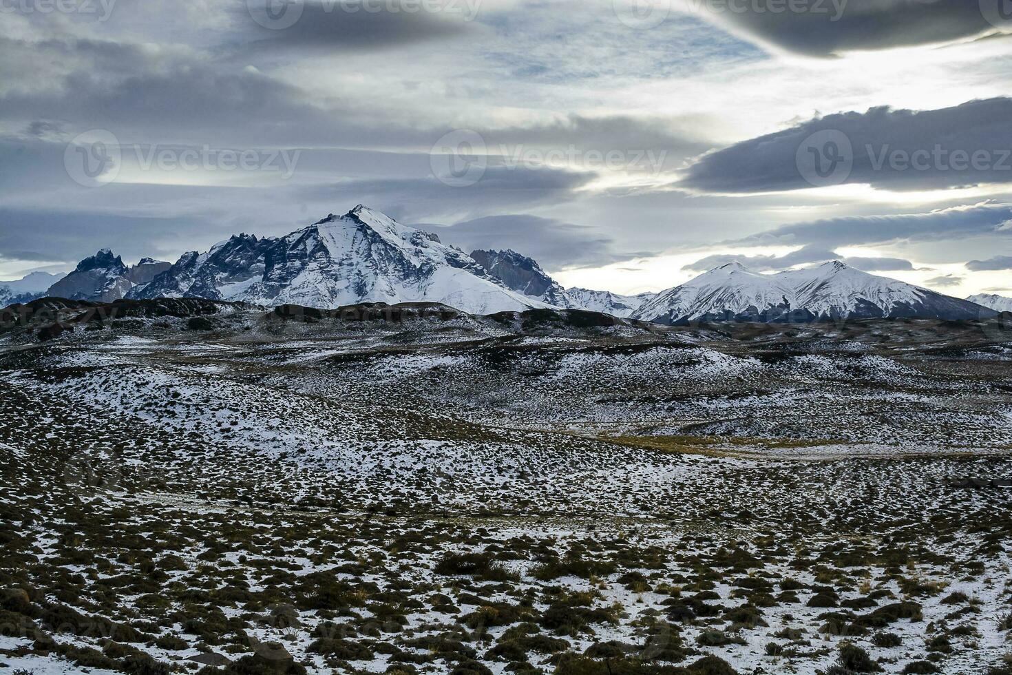 montagna paesaggio ambiente, torres del paine nazionale parco, patagonia, chile. foto