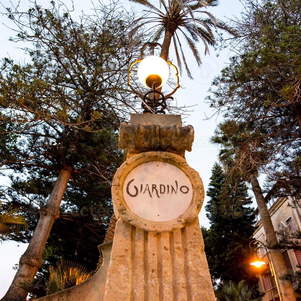 giardino sign in sicilia foto