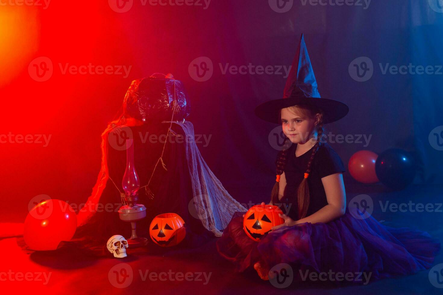 divertente ragazza bambino ragazzo nel Halloween costume foto
