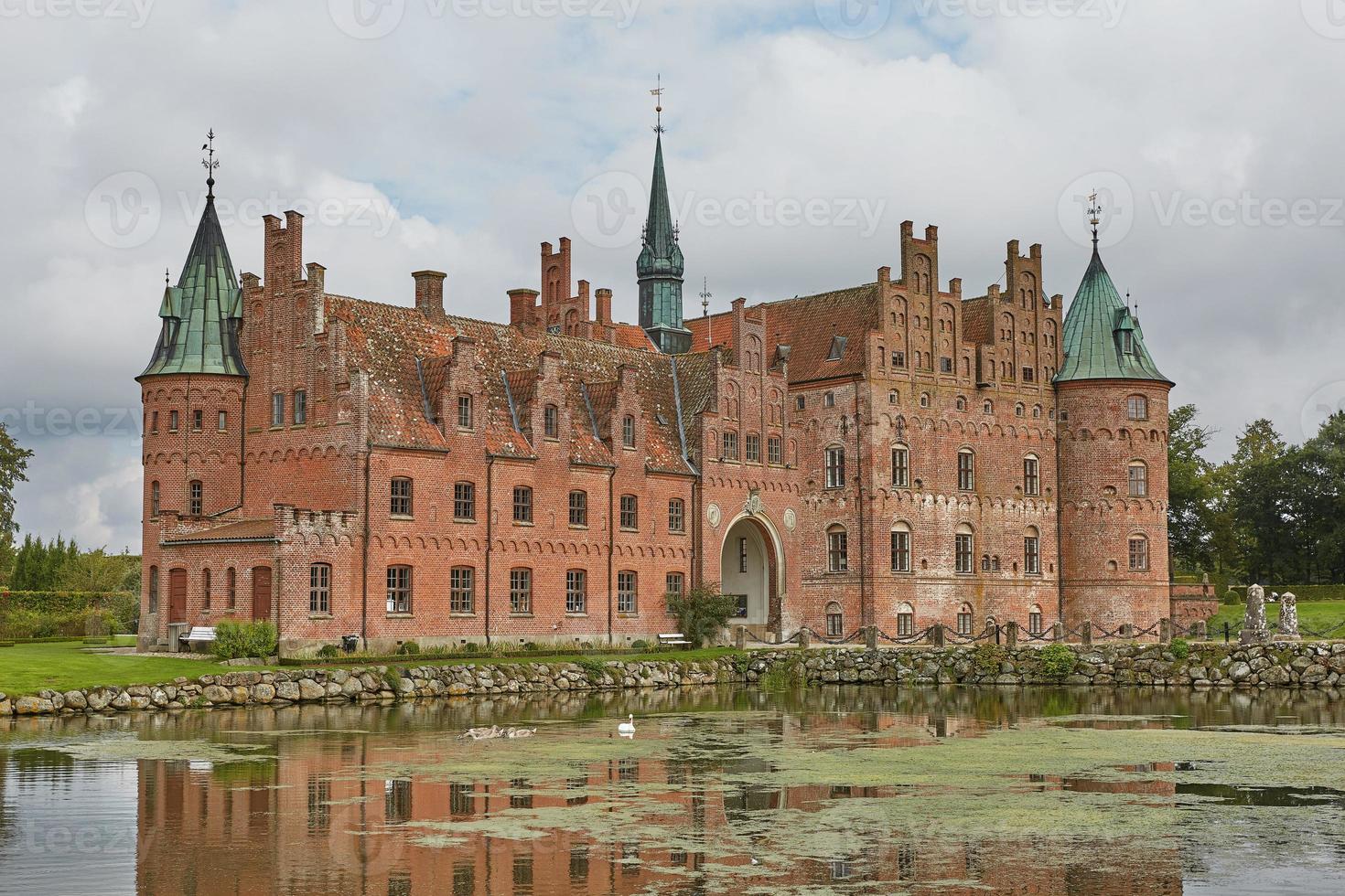 castello di egeskov situato nel sud dell'isola di funen in danimarca foto