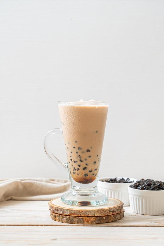 tè al latte di taiwan con bollicine foto