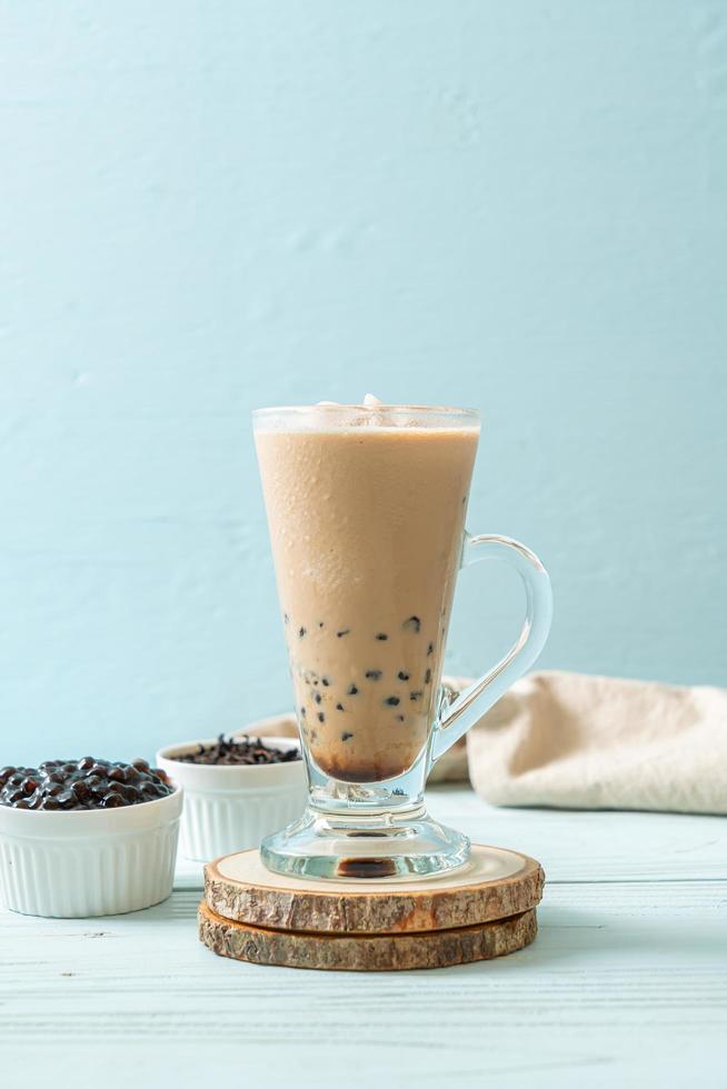 tè al latte di taiwan con bollicine foto