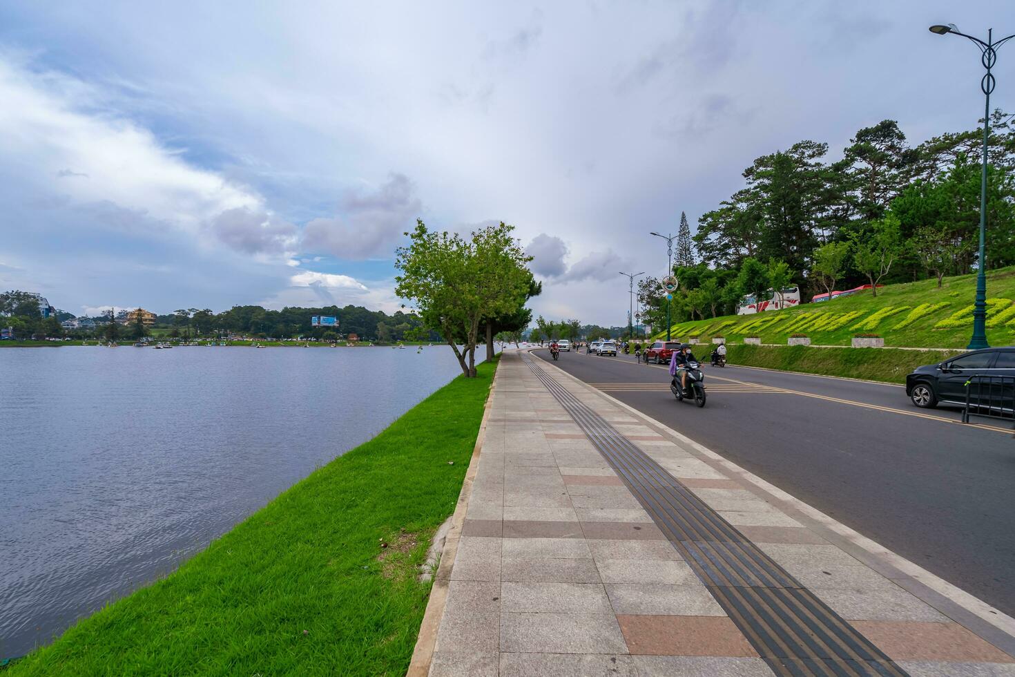 da lat, viet nam - 3 giugno 2023 bellissimo mattina di xuan huung lago, da lat città centro, lam dong Provincia, Vietnam foto