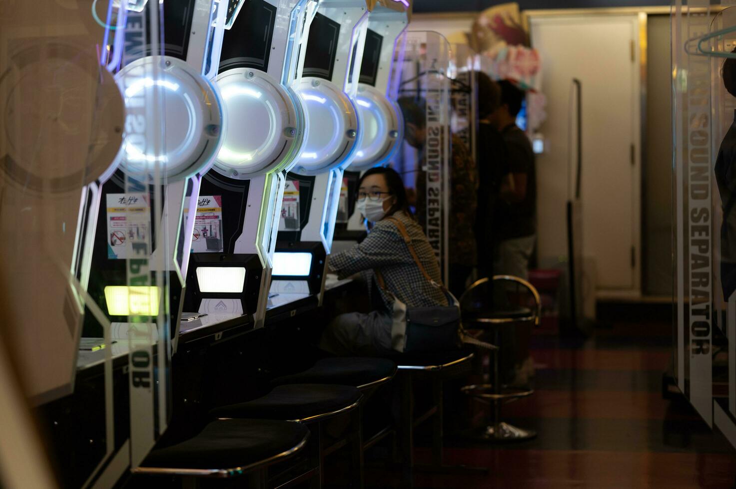 akihabara Tokio, Giappone Maggio 05 2023 tokio neon notti akihabara dopo buio - paesaggio urbano, portico gioco, e ore notturne delizie foto