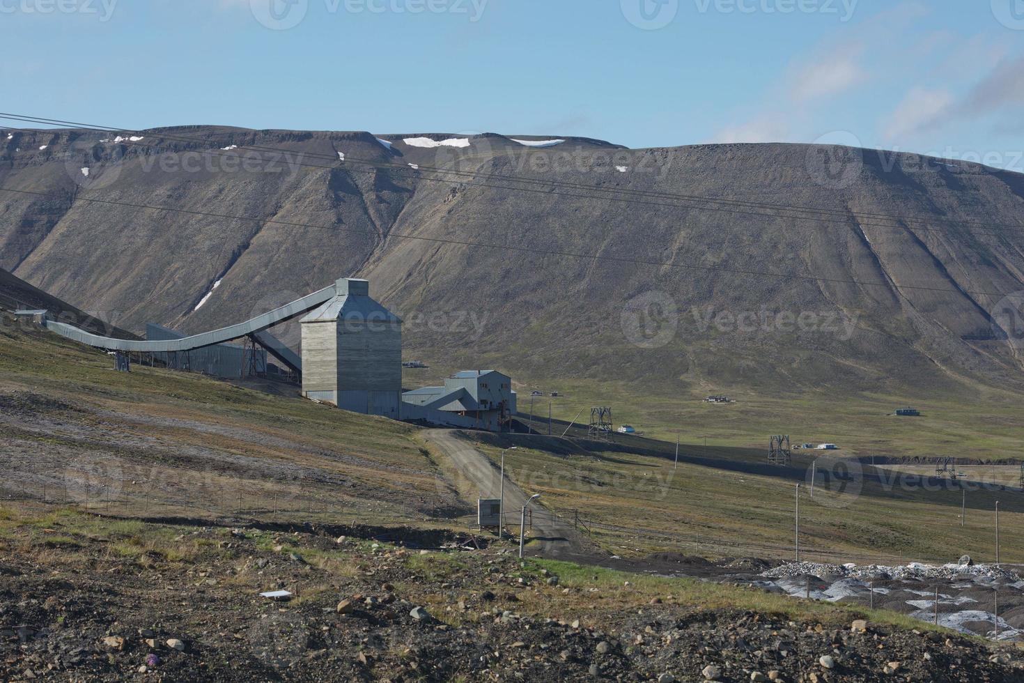 porto minerario di longyearbyen svalbard in norvegia foto