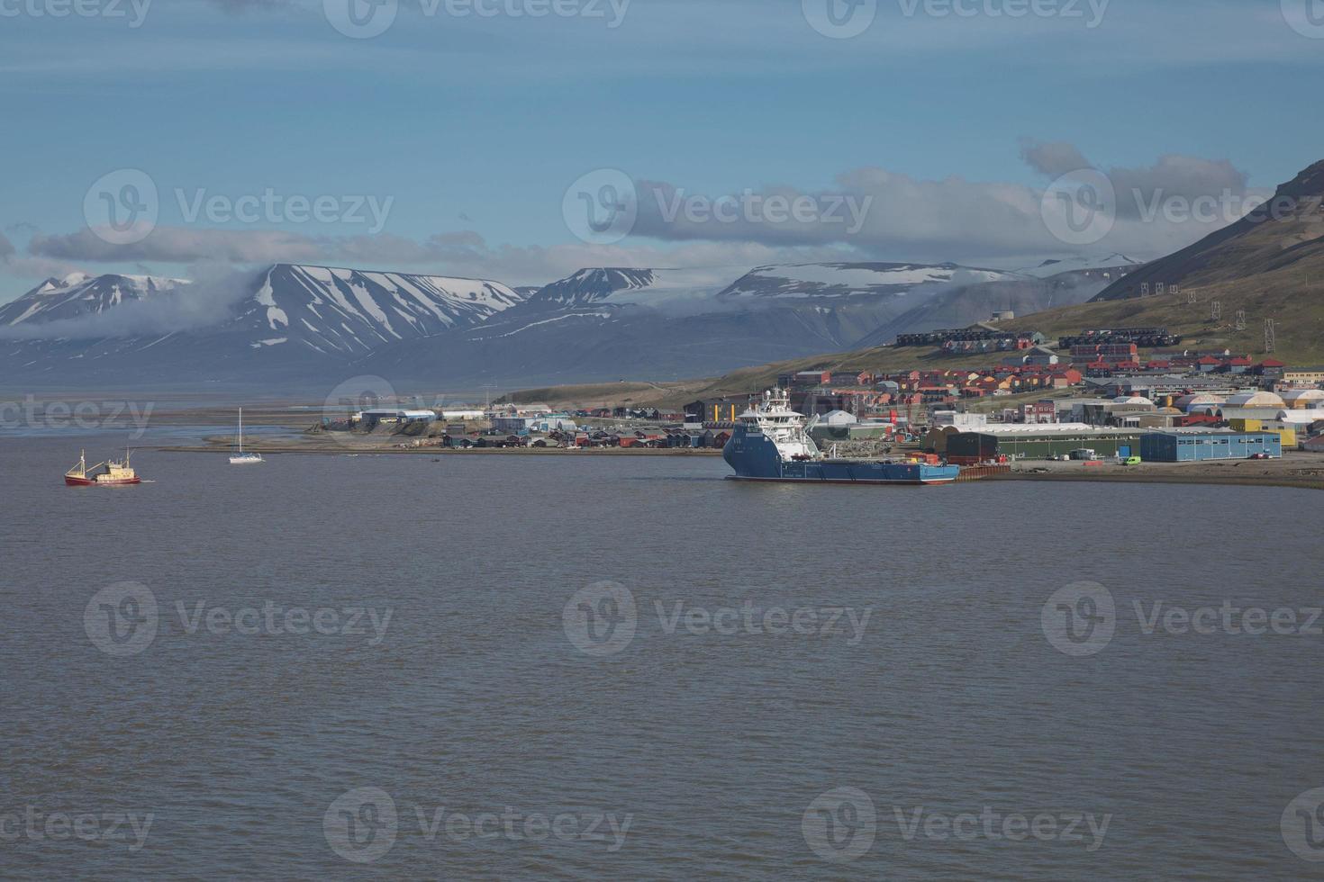 porto minerario di longyearbyen svalbard in norvegia foto